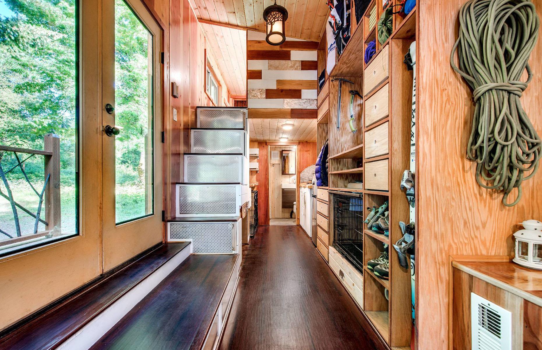 Basecamp + Green von Backcountry Homes